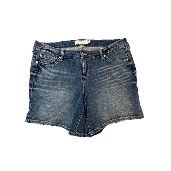 Torrid Denim Women’s Jean Shorts Size 18 Blue Stretch Mid Rise Casual Plus - Picture 1 of 9